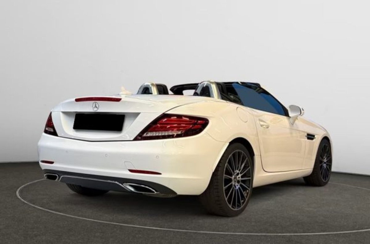 Mercedes-Benz SLC 300 AMG line (5)