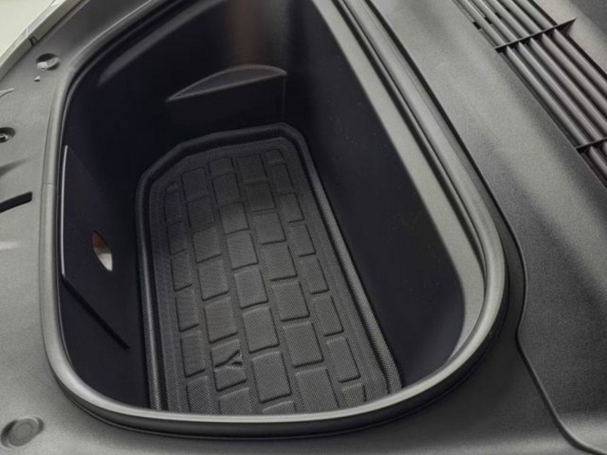 Tesla Model Y Long Range awd (12)