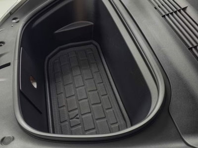 Tesla Model Y Long Range awd (12)