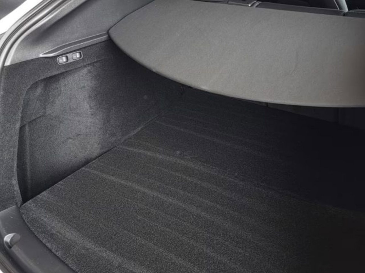Tesla Model Y Long Range awd (13)