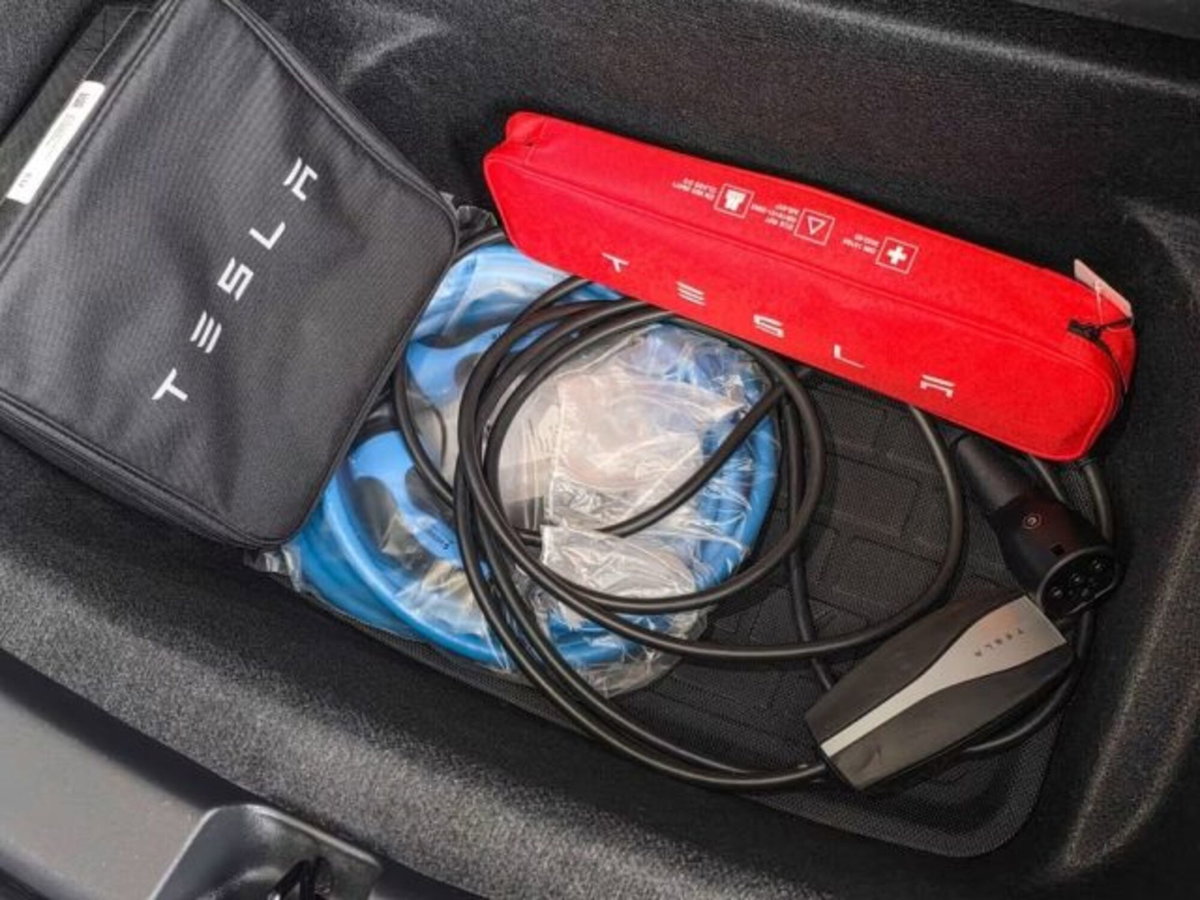 Tesla Model Y Long Range awd (14)