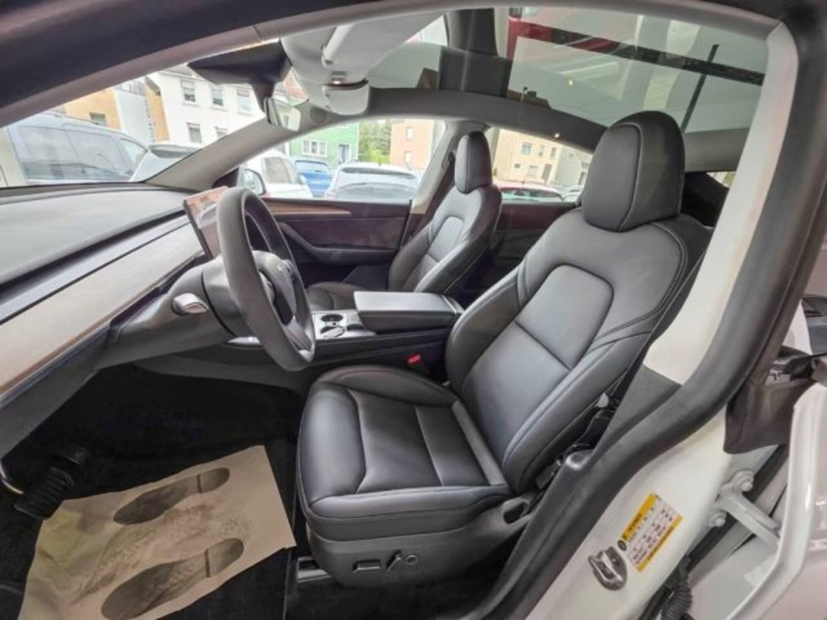 Tesla Model Y Long Range awd (6)