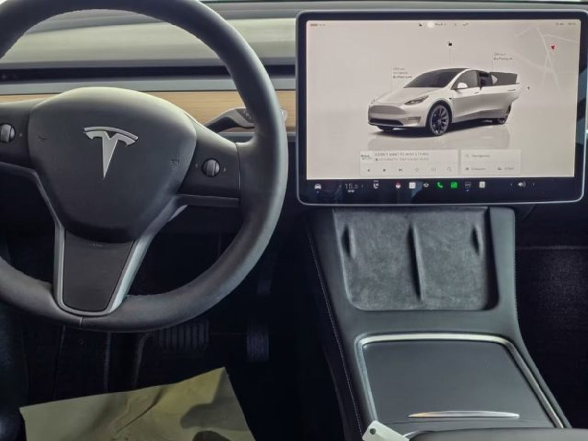 Tesla Model Y Long Range awd (7)