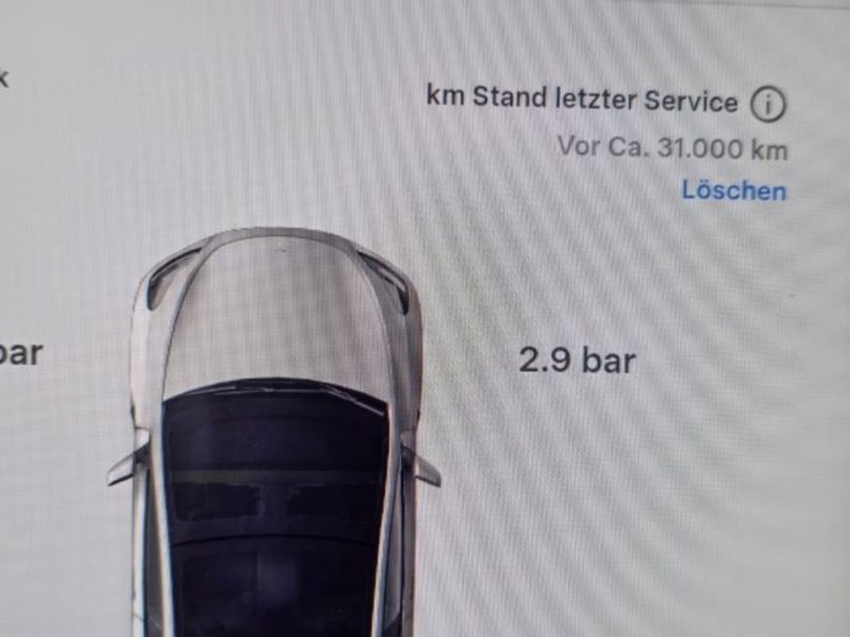 Tesla Model Y Long Range awd (9)