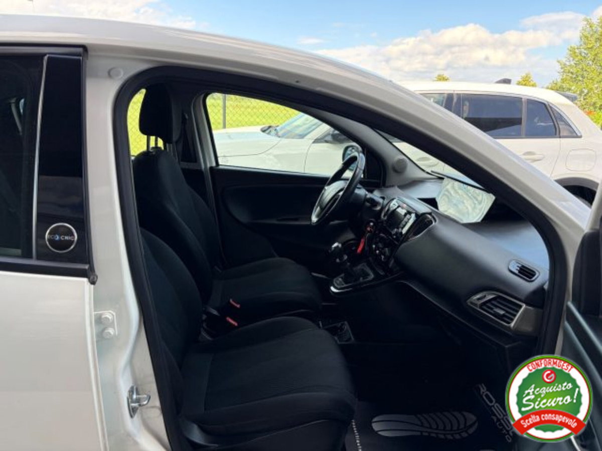Lancia Ypsilon 1.2 69 CV 5 porte GPL Ecochic Gold (11)