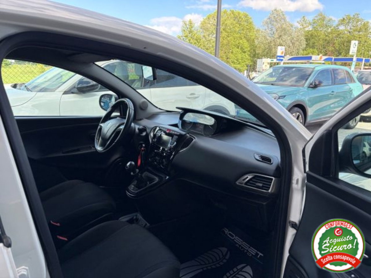 Lancia Ypsilon 1.2 69 CV 5 porte GPL Ecochic Gold (12)