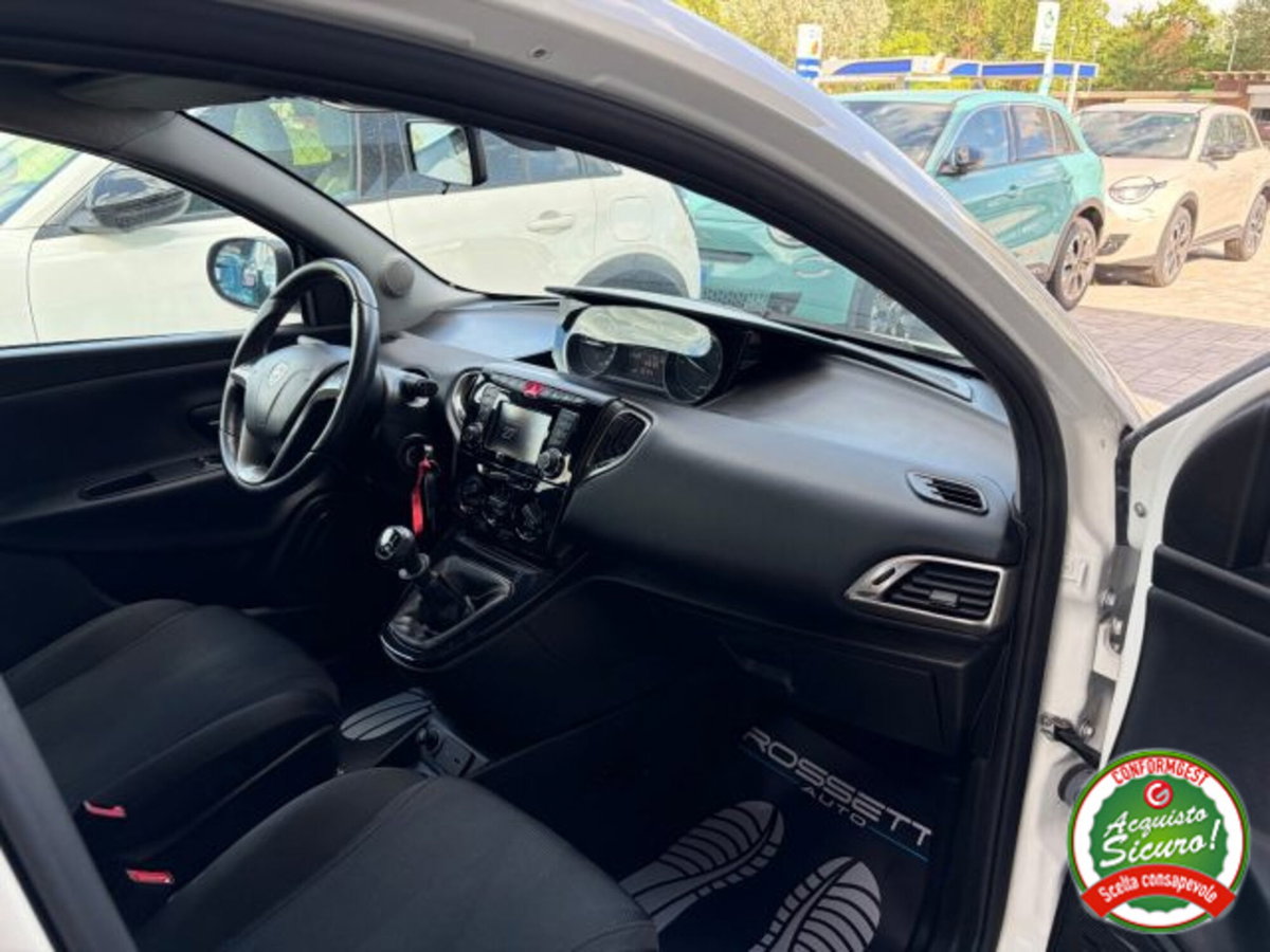 Lancia Ypsilon 1.2 69 CV 5 porte GPL Ecochic Gold (13)
