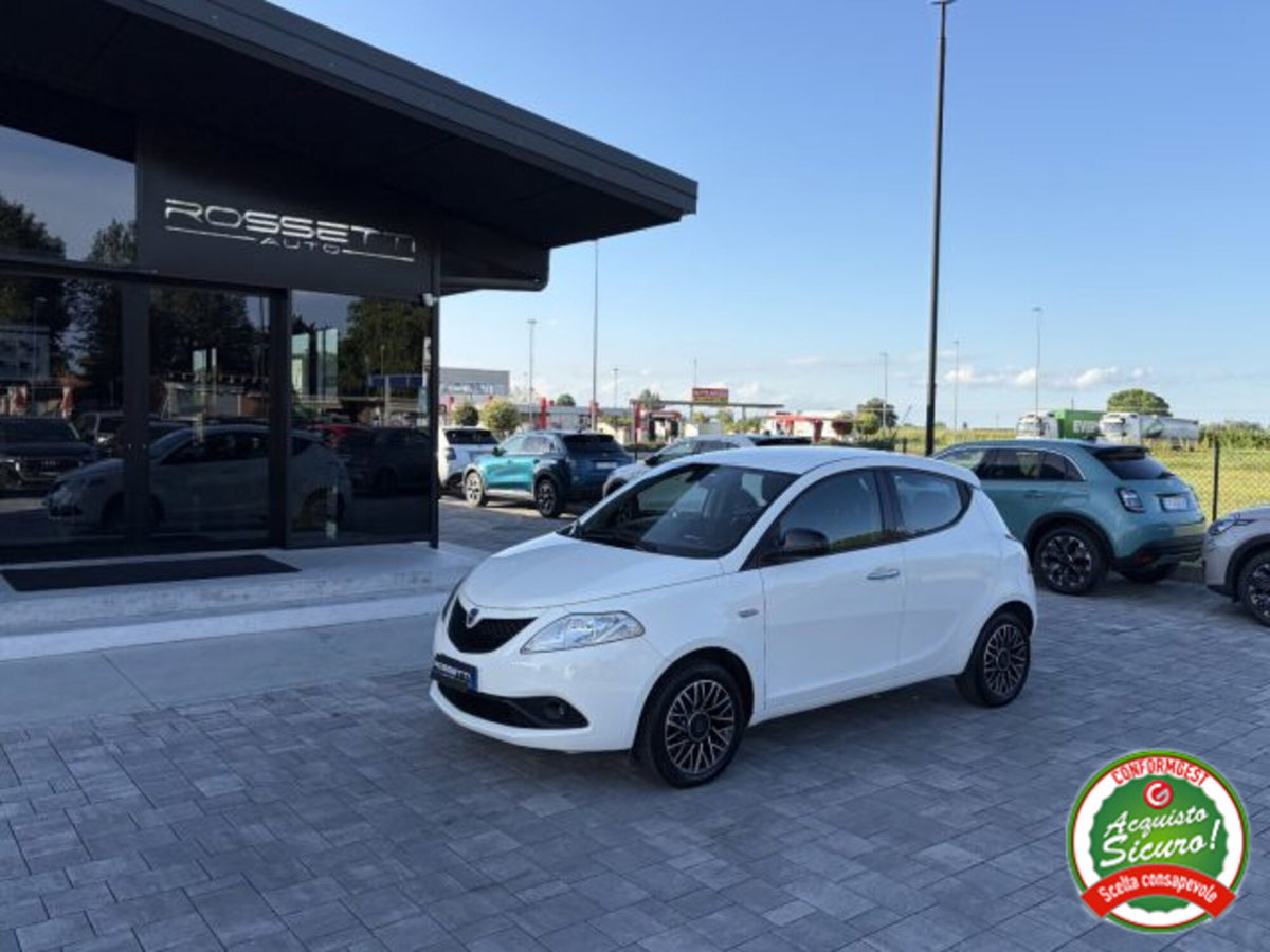 Lancia Ypsilon 1.2 69 CV 5 porte GPL Ecochic Gold (2)