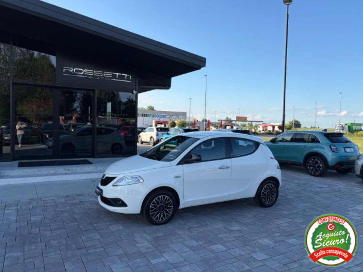 Lancia Ypsilon 1.2 69 CV 5 porte GPL Ecochic Gold (3)