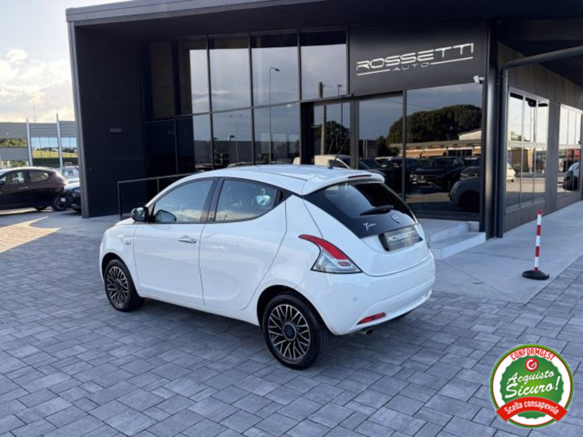 Lancia Ypsilon 1.2 69 CV 5 porte GPL Ecochic Gold (8)