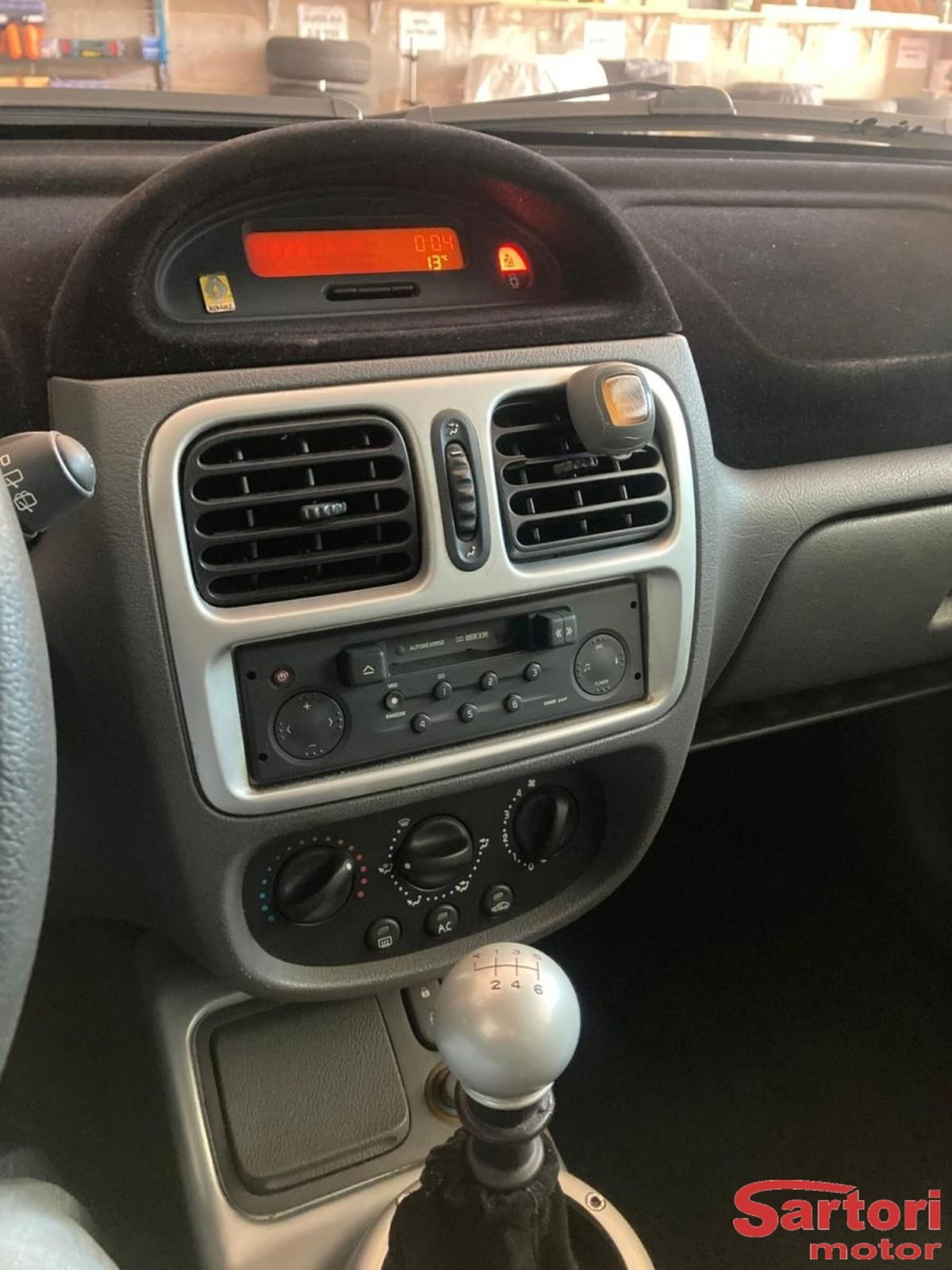 Renault Clio 3.0 V6 24V cat 3 porte Renault Sport (10)