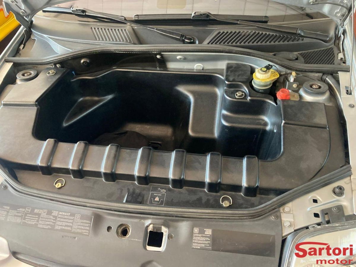 Renault Clio 3.0 V6 24V cat 3 porte Renault Sport (12)