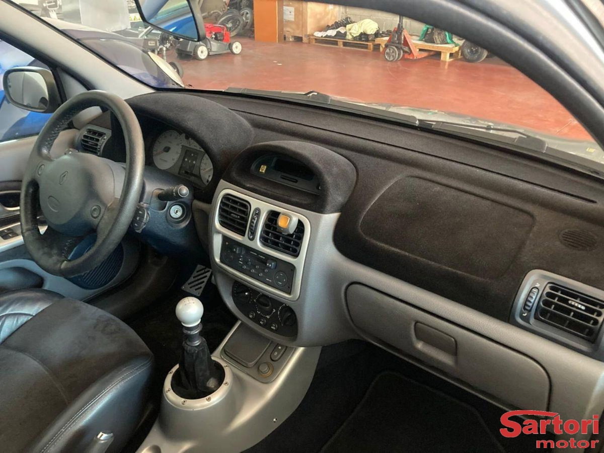 Renault Clio 3.0 V6 24V cat 3 porte Renault Sport (7)