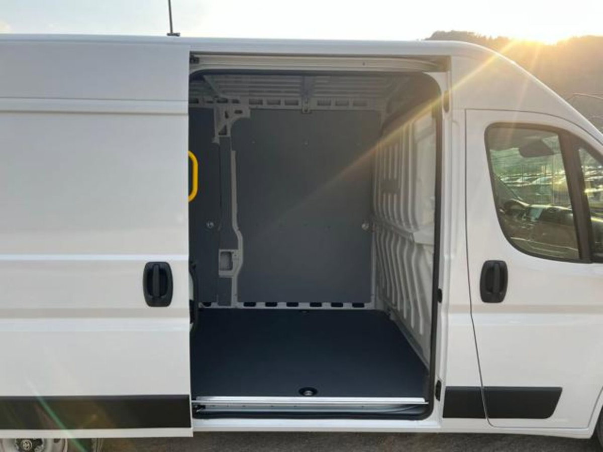 Toyota Proace Max Furgone Max 33 2.2d 120cv L2H2 Business (12)