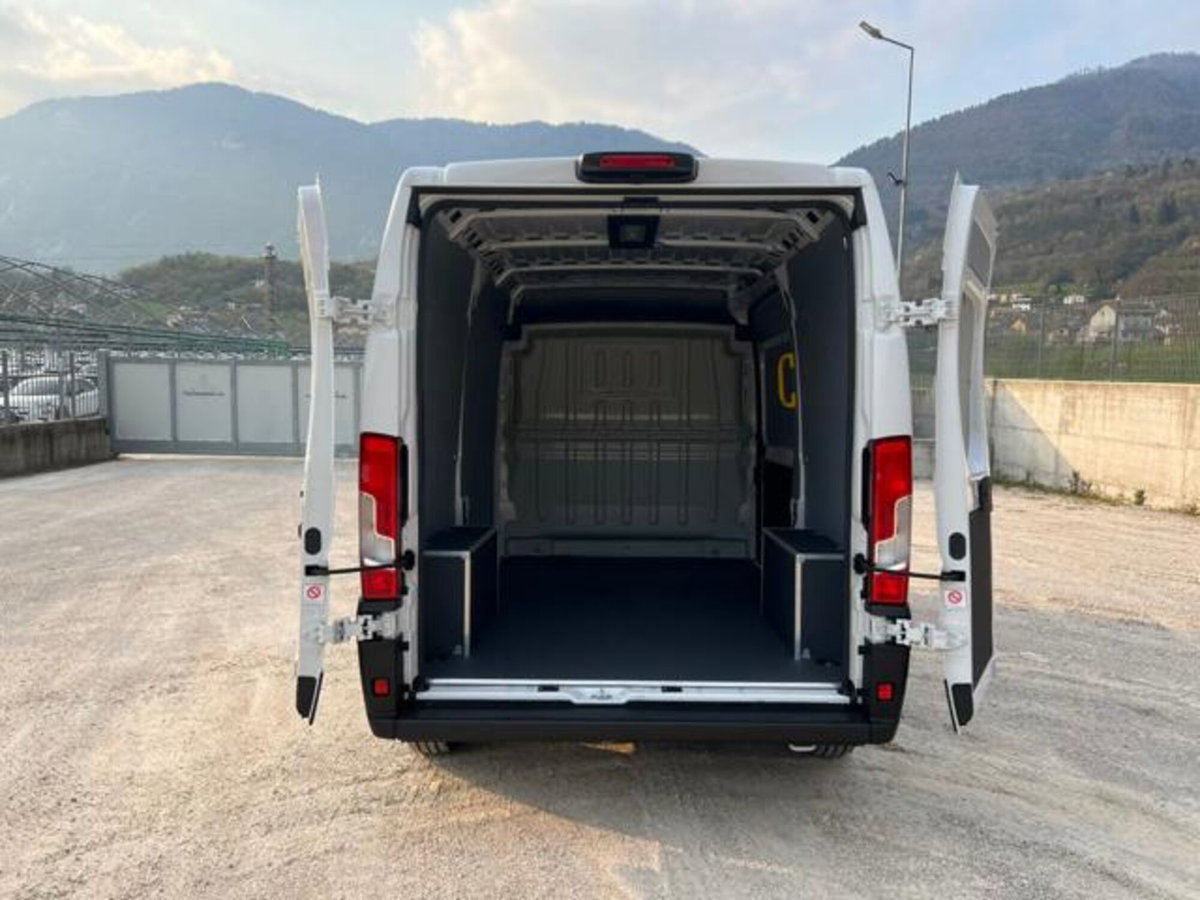 Toyota Proace Max Furgone Max 33 2.2d 120cv L2H2 Business (13)