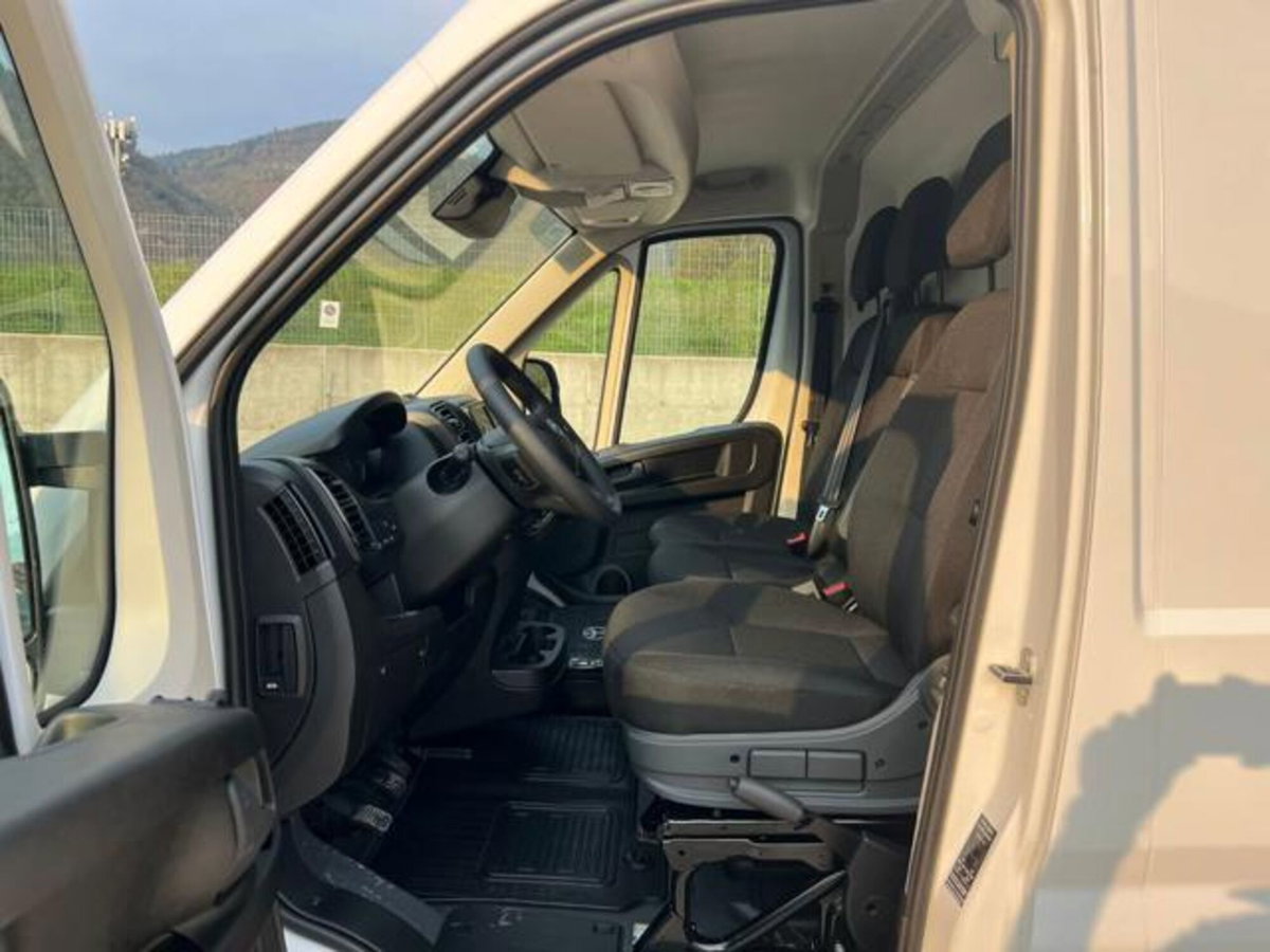 Toyota Proace Max Furgone Max 33 2.2d 120cv L2H2 Business (9)