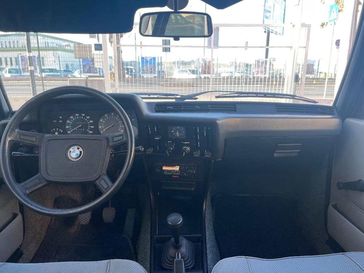 BMW Serie 3 320 2 porte (12)