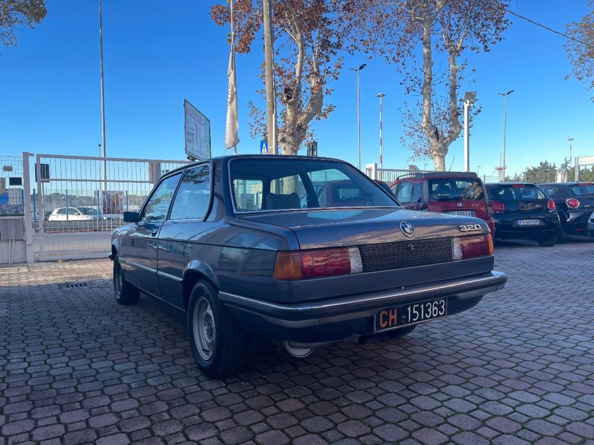 BMW Serie 3 320 2 porte (7)