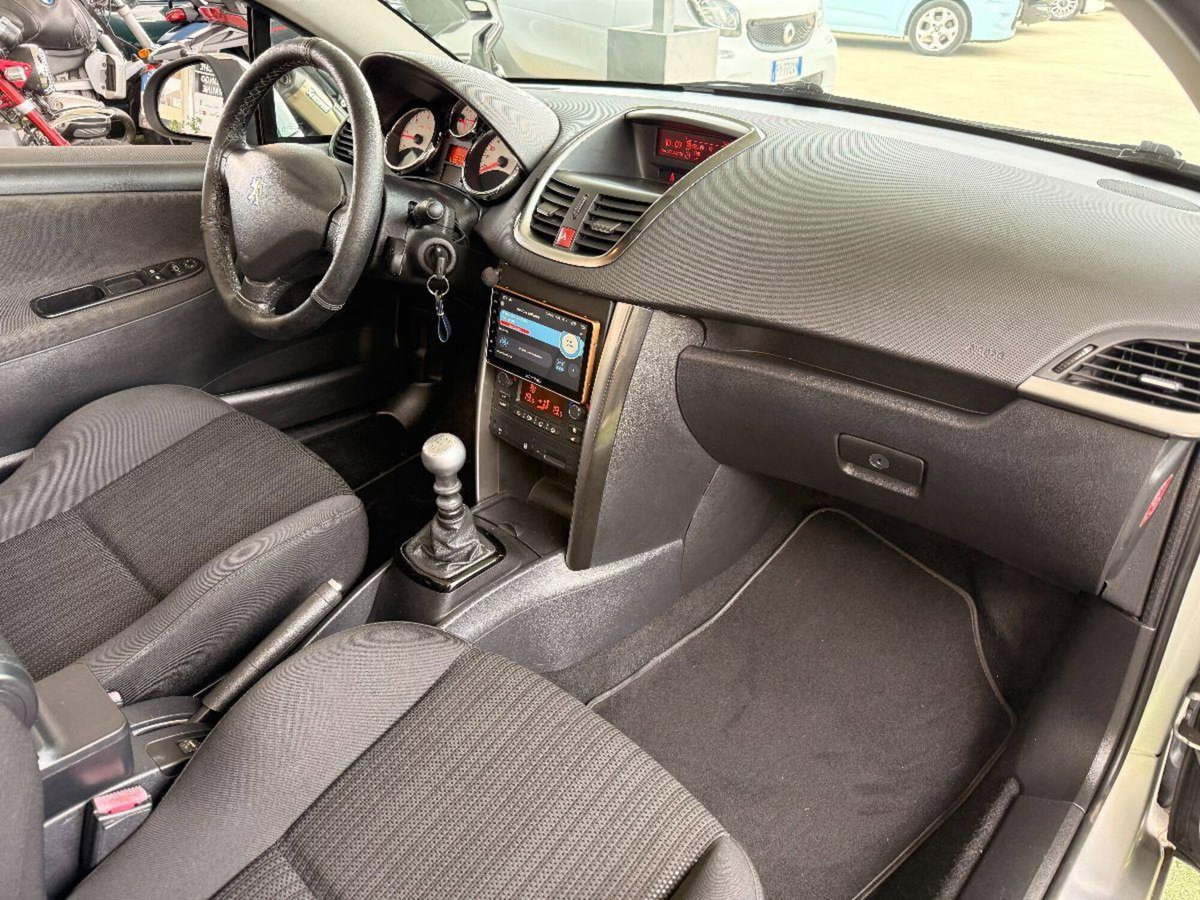 Peugeot 207 Cabrio 8V HDi 112CV CC Féline (10)