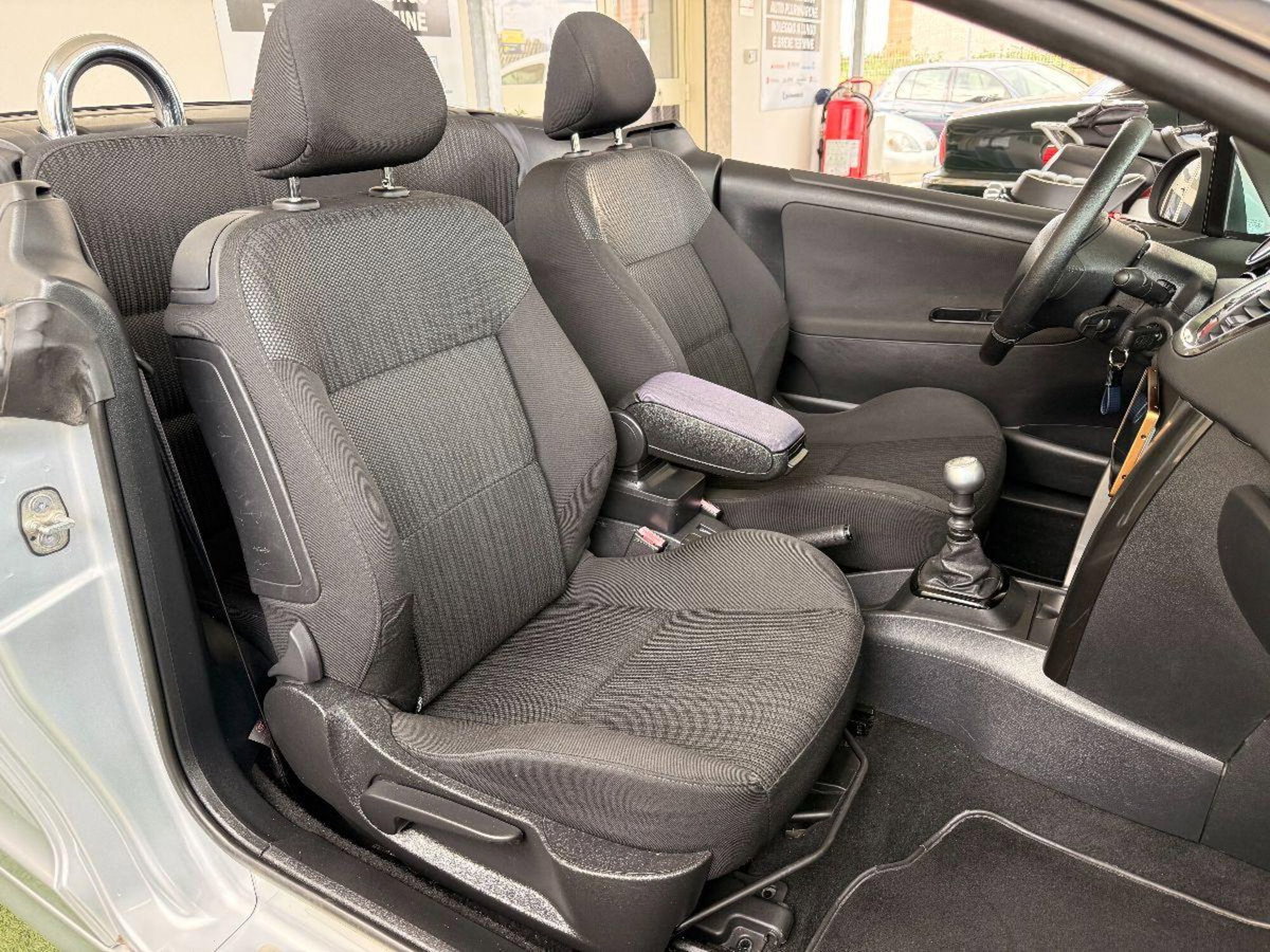 Peugeot 207 Cabrio 8V HDi 112CV CC Féline (11)