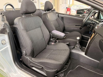 Peugeot 207 Cabrio 8V HDi 112CV CC Féline (11)