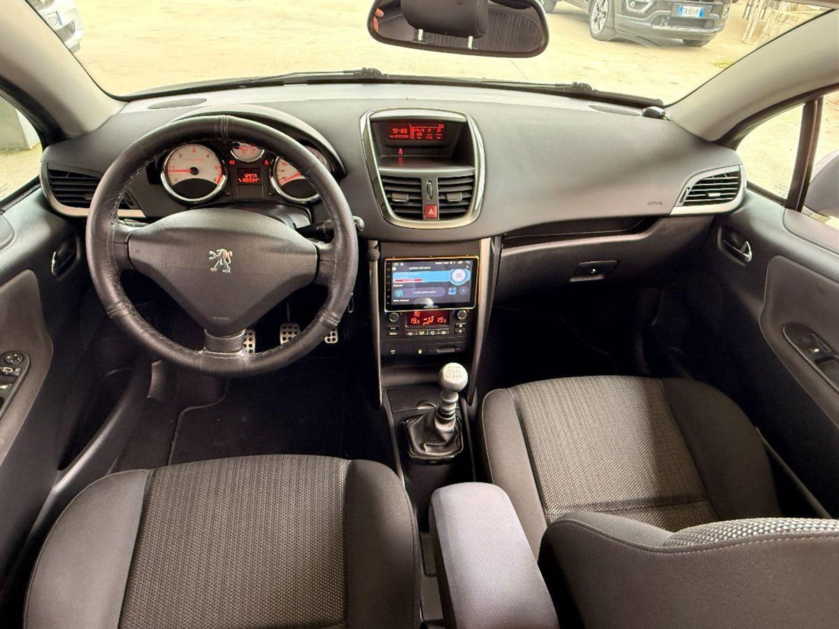 Peugeot 207 Cabrio 8V HDi 112CV CC Féline (7)