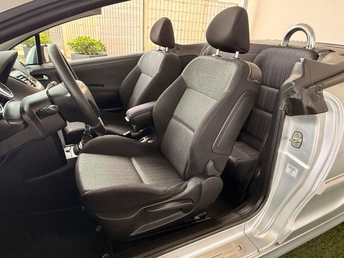Peugeot 207 Cabrio 8V HDi 112CV CC Féline (9)