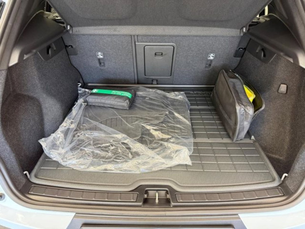 Volvo XC40 B3 automatico Plus Dark (14)