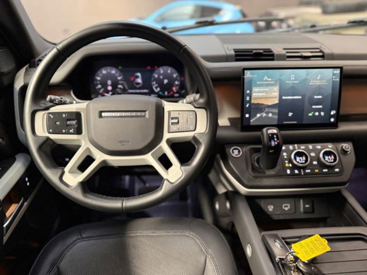 Land Rover Defender 110 3.0 l6 400 CV AWD Auto X-Dynamic S (9)