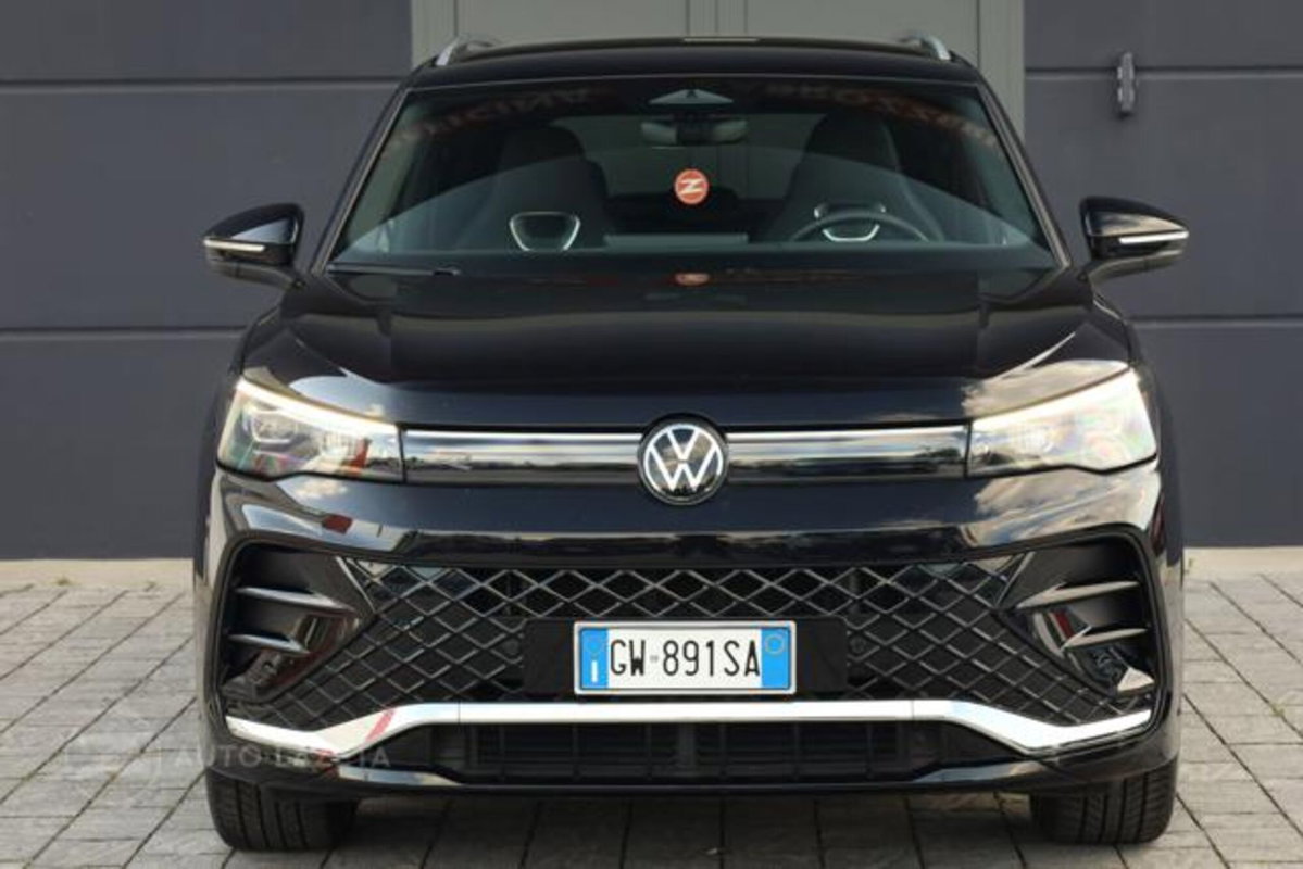 Volkswagen Tiguan 2.0 tdi R-Line 150cv dsg (12)