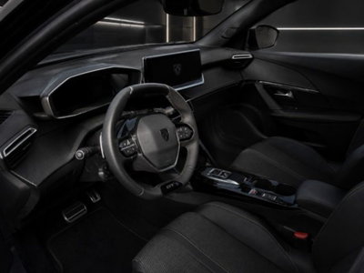 Peugeot 2008 PureTech 130 S&S EAT8 GT (5)