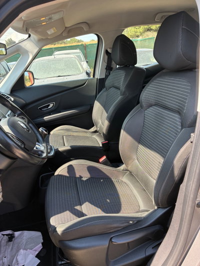 Renault Scenic E-Tech Electric XMod dCi 110 CV Start&Stop Energy Bose (12)