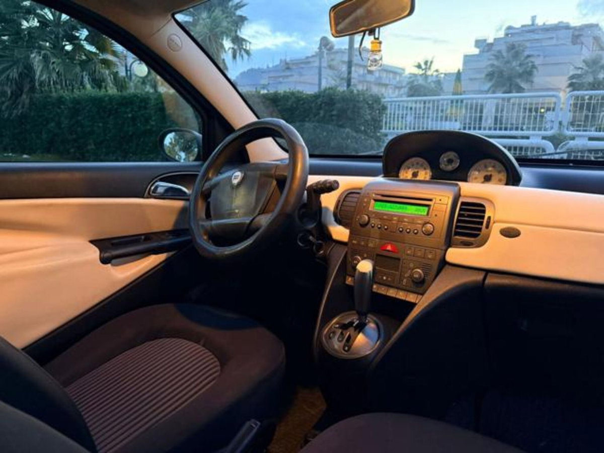 Lancia Ypsilon Multijet 16V Oro (10)