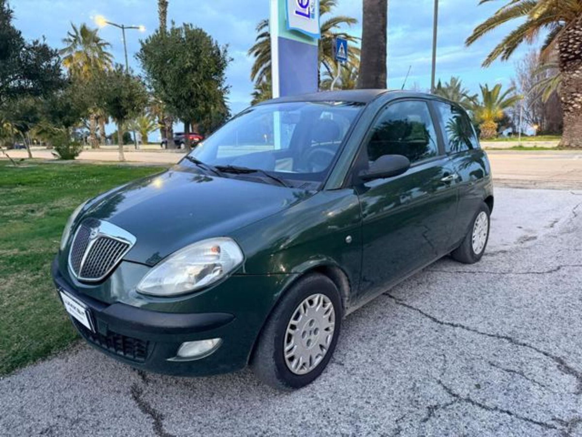 Lancia Ypsilon Multijet 16V Oro (2)