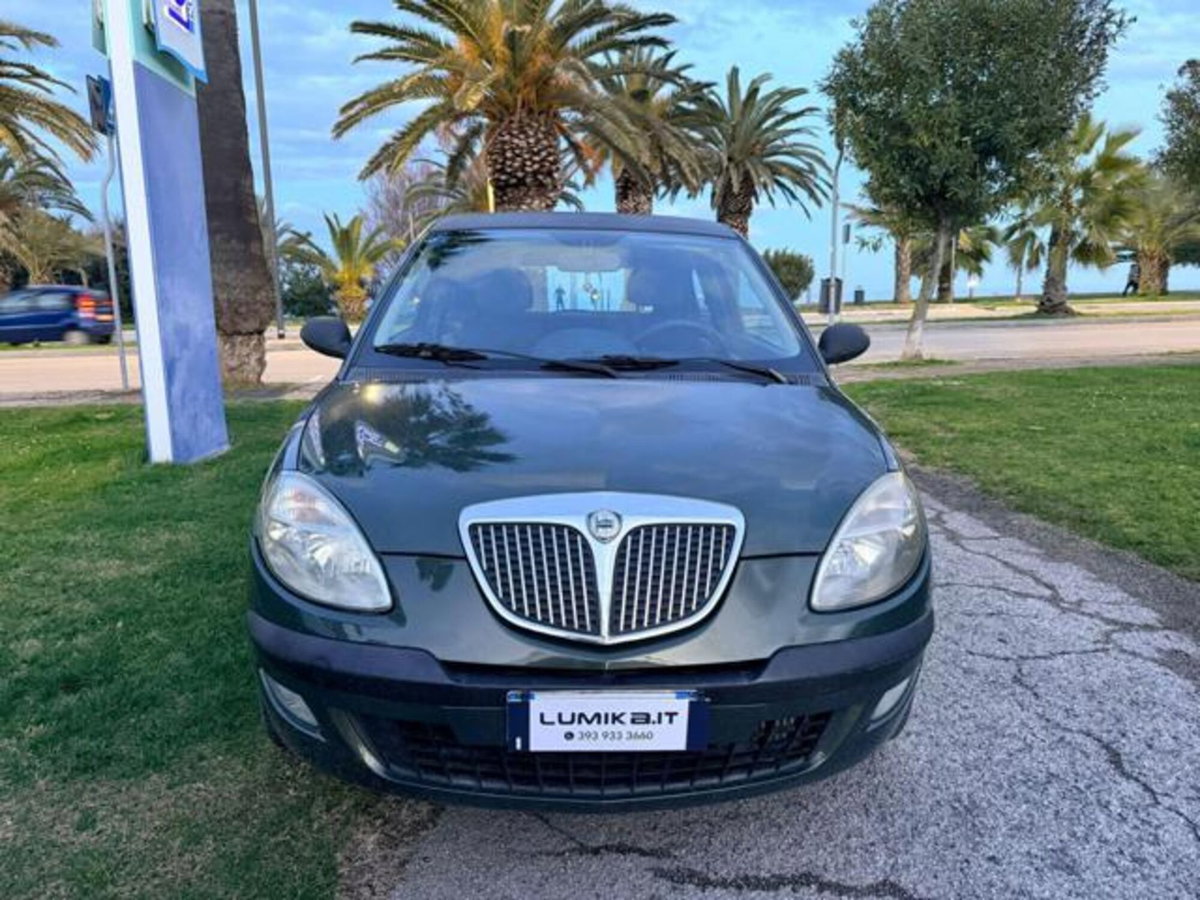 Lancia Ypsilon Multijet 16V Oro (3)