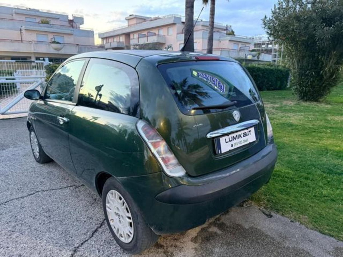 Lancia Ypsilon Multijet 16V Oro (4)