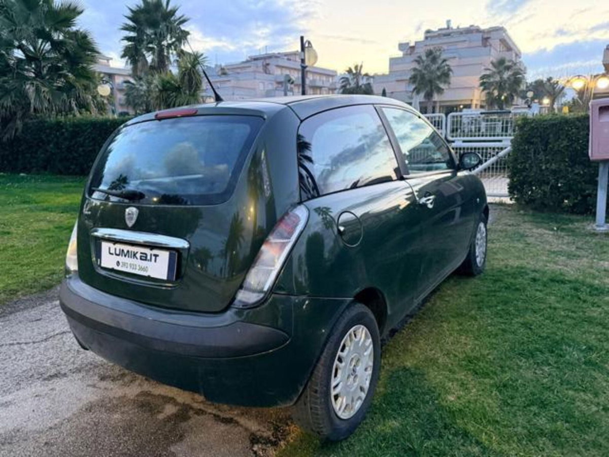 Lancia Ypsilon Multijet 16V Oro (5)