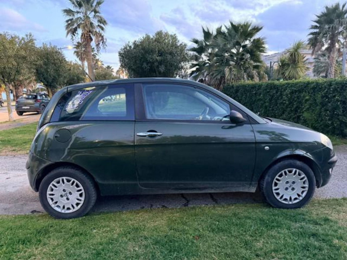 Lancia Ypsilon Multijet 16V Oro (7)