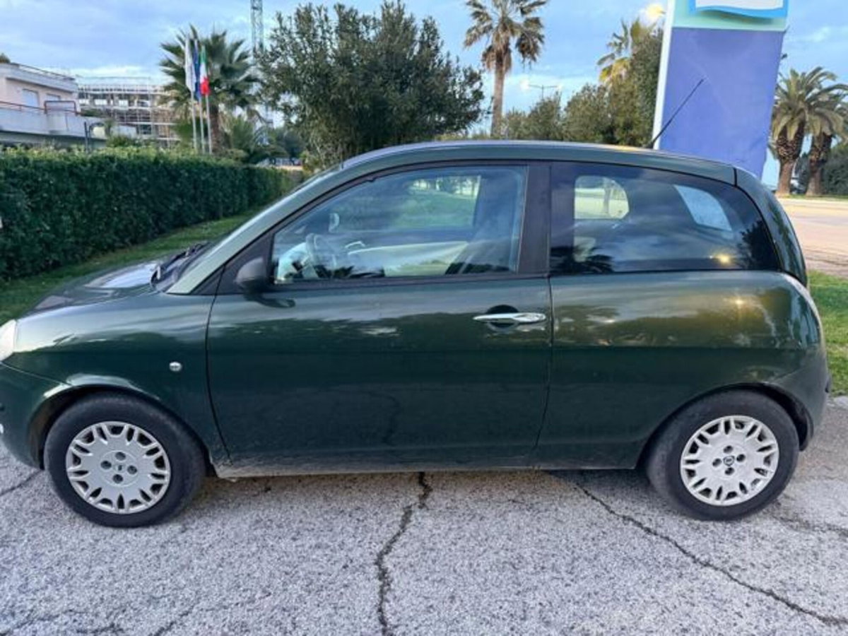 Lancia Ypsilon Multijet 16V Oro (8)