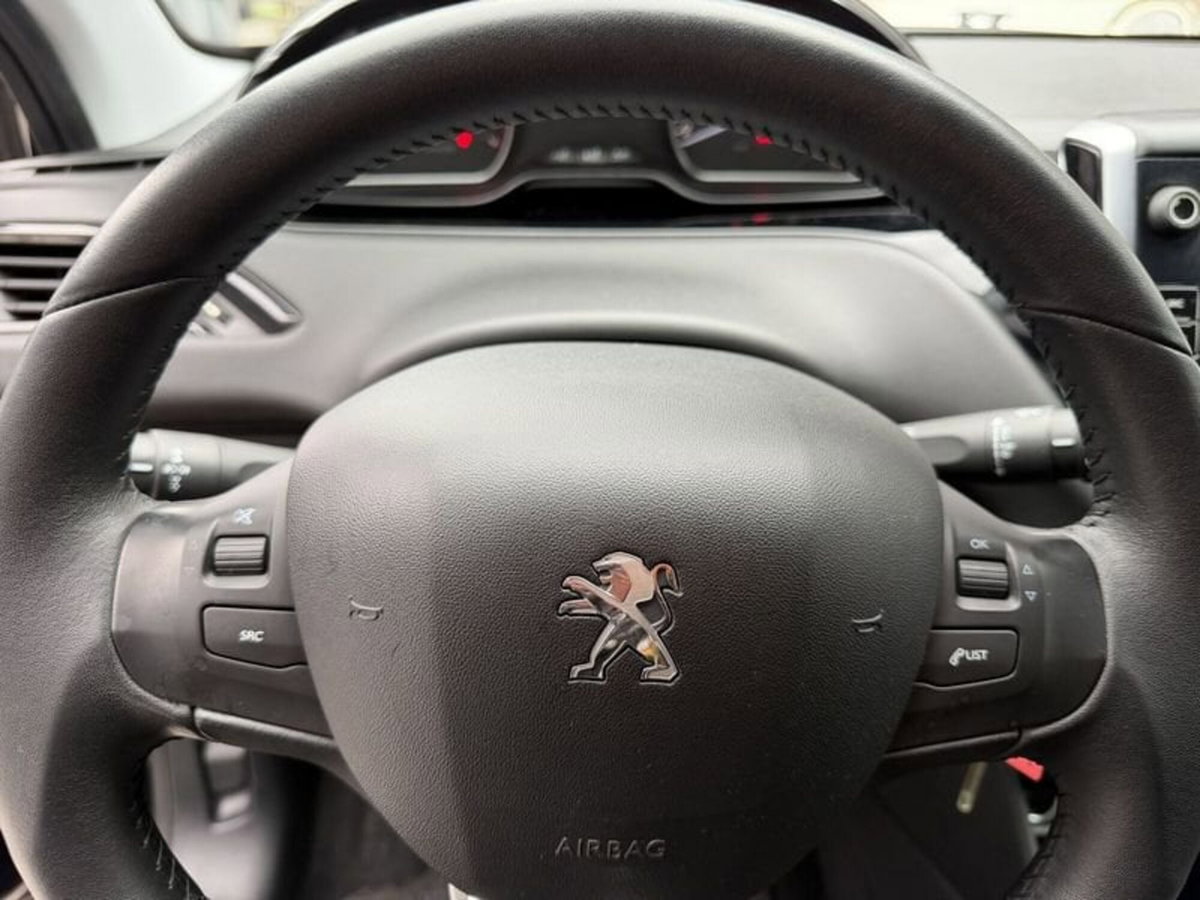 Peugeot 208 82 5 porte Allure (11)