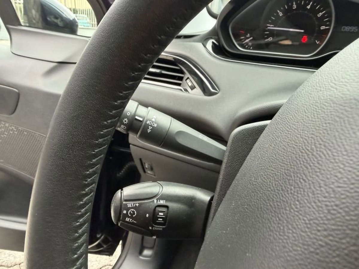 Peugeot 208 82 5 porte Allure (12)