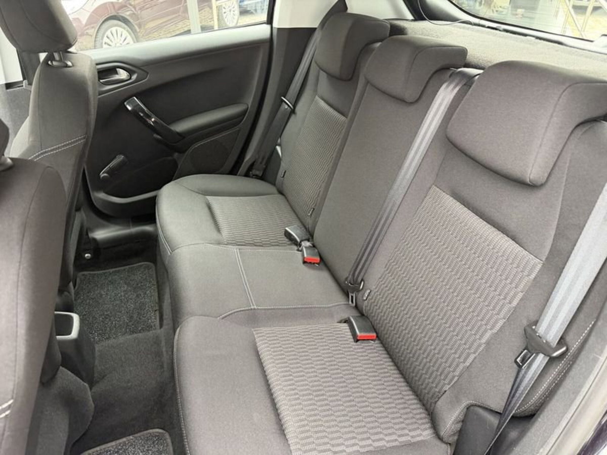 Peugeot 208 82 5 porte Allure (8)