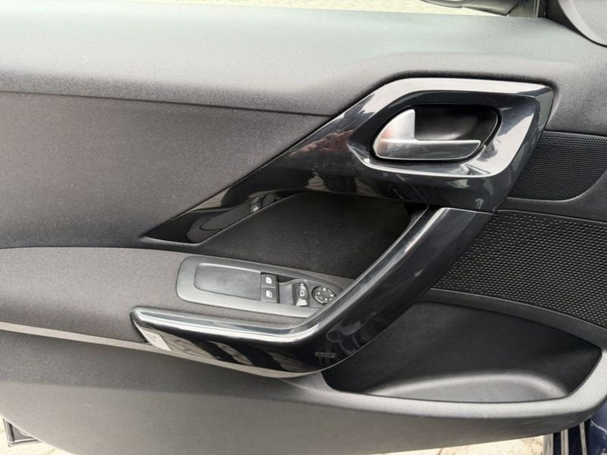 Peugeot 208 82 5 porte Allure (9)