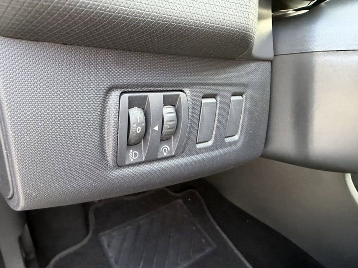Renault Clio 1.2 75CV 5 porte Costume National (11)
