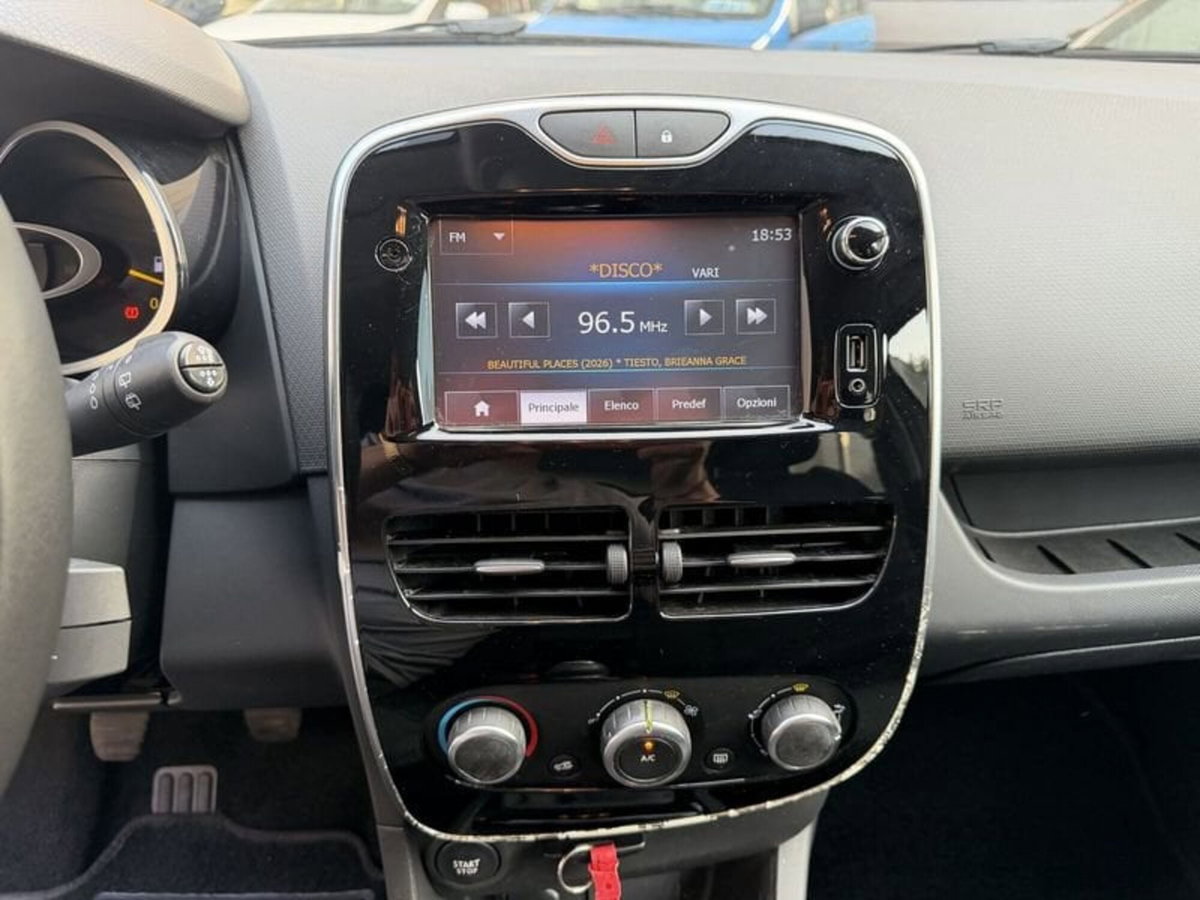 Renault Clio 1.2 75CV 5 porte Costume National (12)