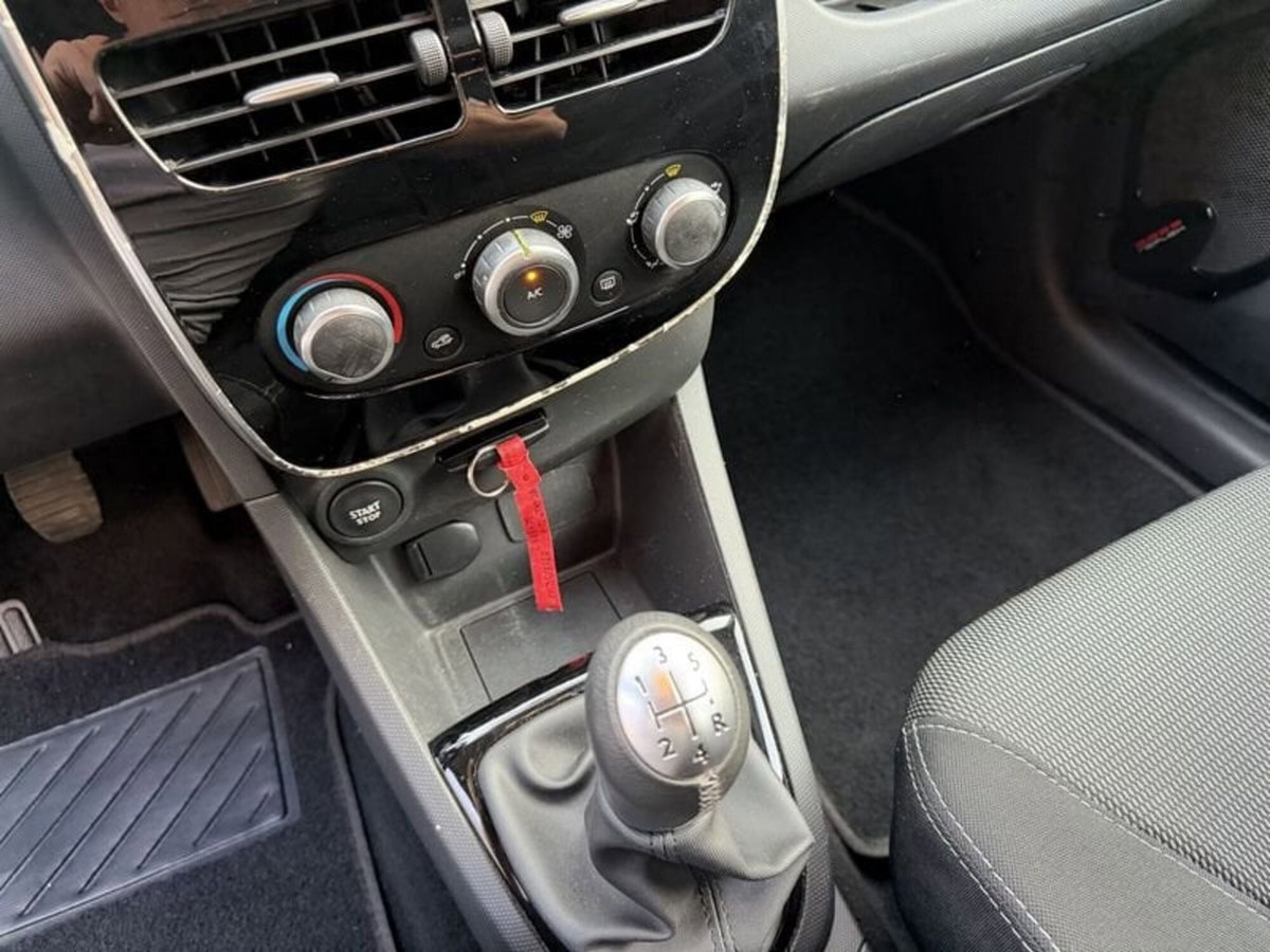 Renault Clio 1.2 75CV 5 porte Costume National (13)