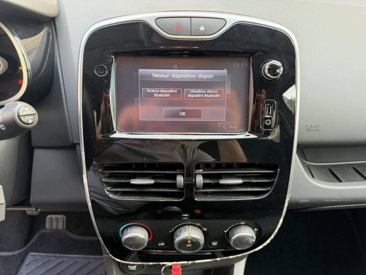 Renault Clio 1.2 75CV 5 porte Costume National (15)