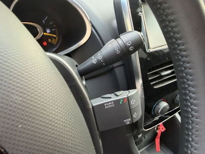 Renault Clio 1.2 75CV 5 porte Costume National (16)