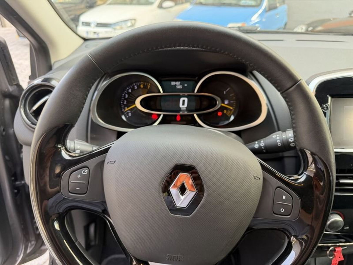 Renault Clio 1.2 75CV 5 porte Costume National (18)