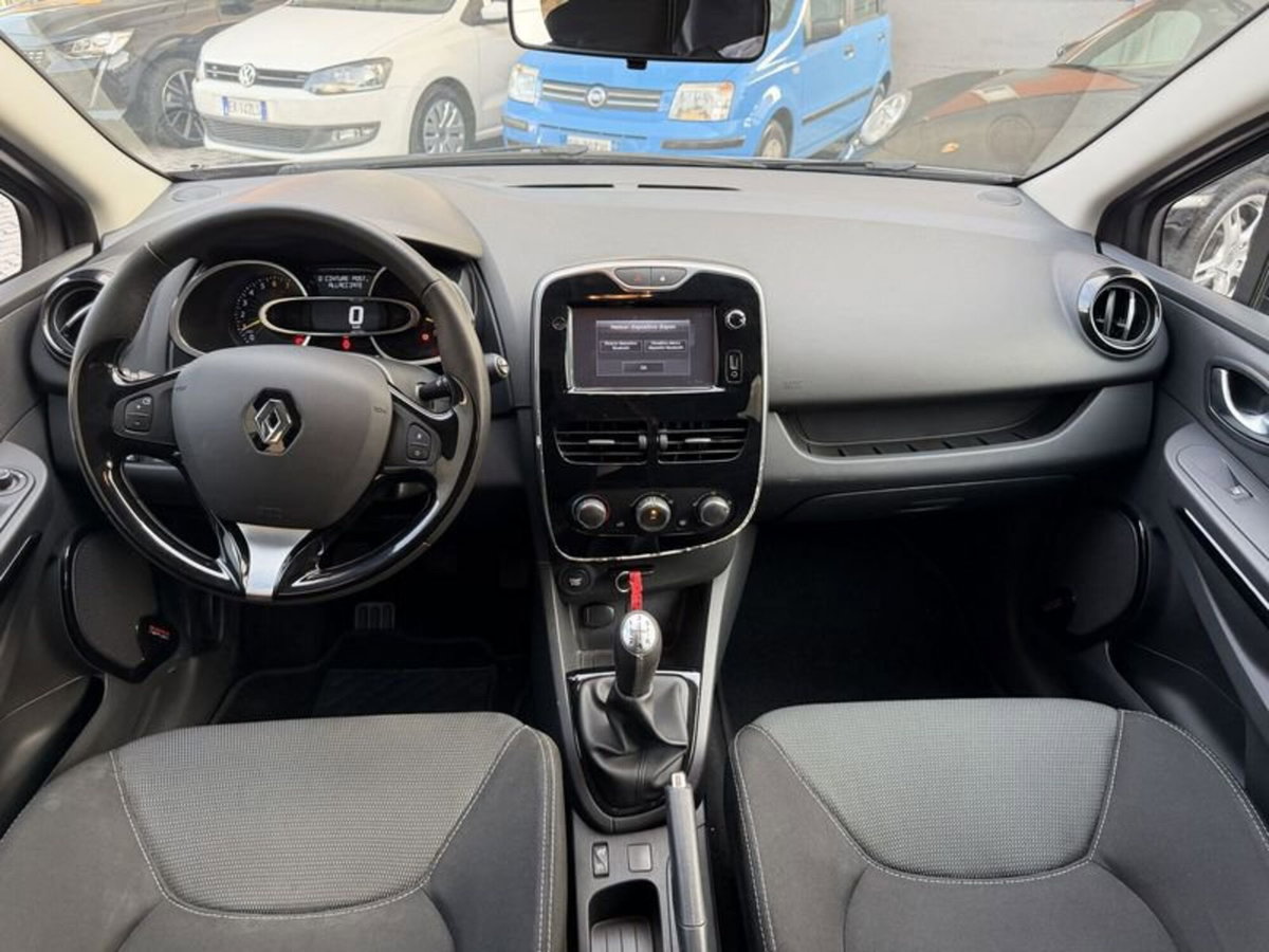 Renault Clio 1.2 75CV 5 porte Costume National (19)